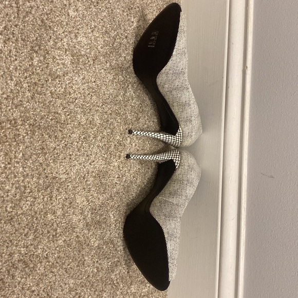 NIB Giuseppe black and white patterned peep toe heels. Size 38.5 - Picture 12 of 16